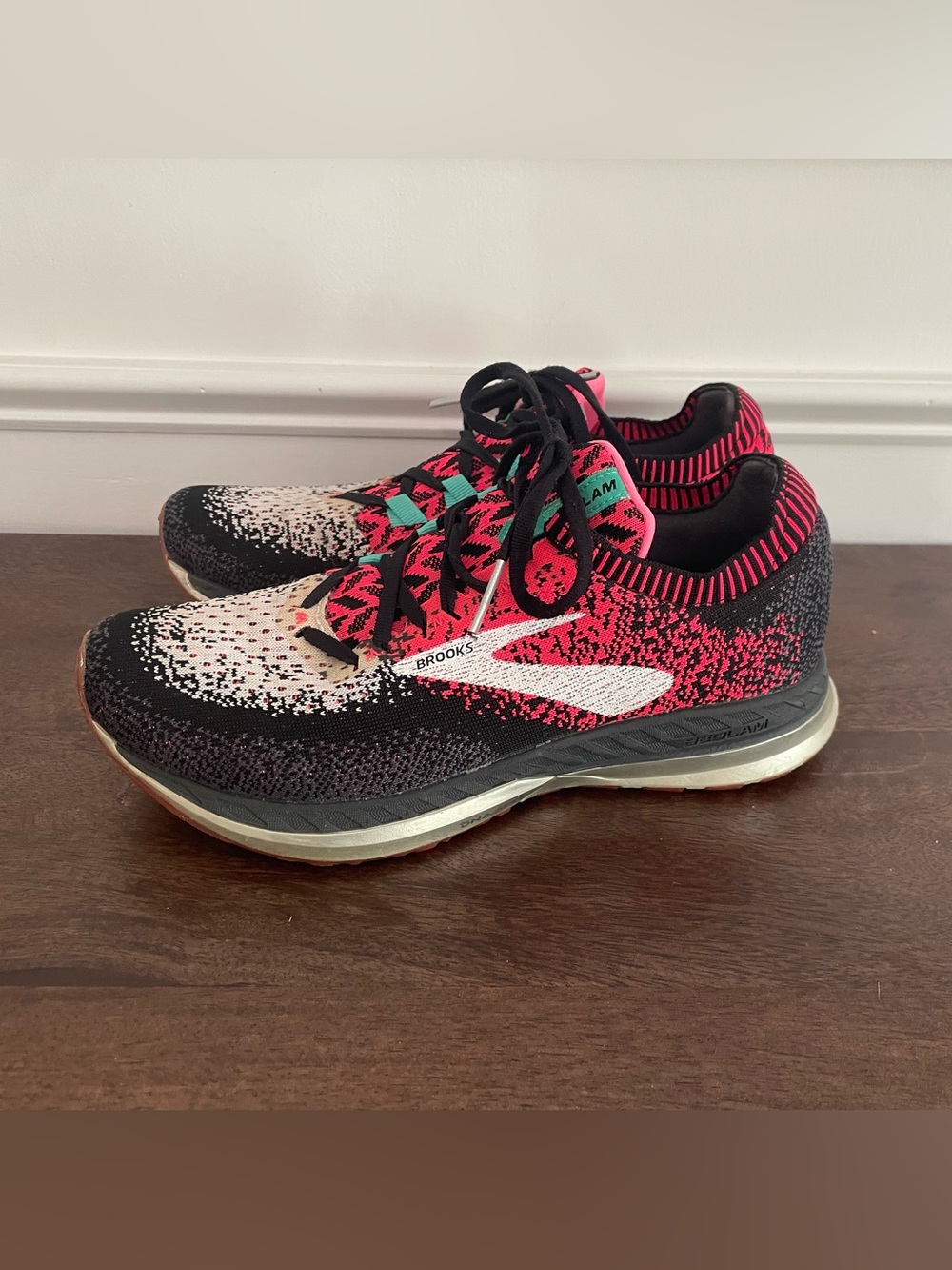 Brooks Women’s Bedlam Sneakers - Picture 2 of 6
